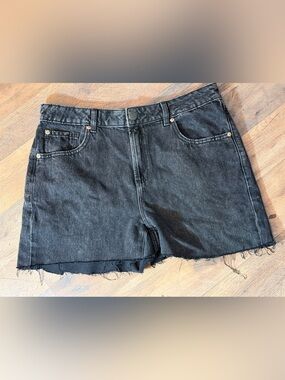 Garage Denim Raw Hem Black Denim Shorts Size 31